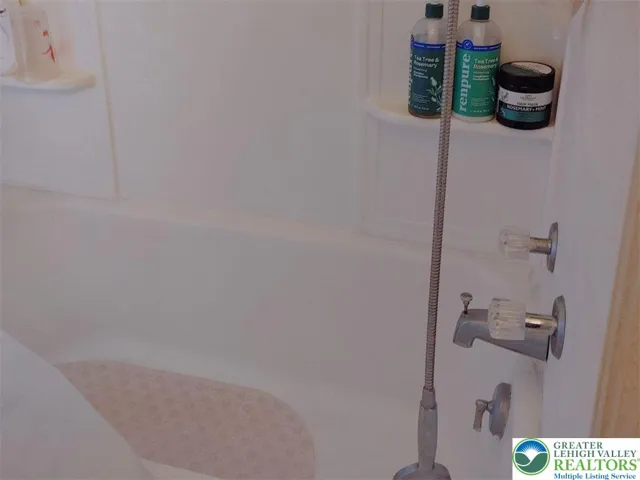 Full bath 2nd unit