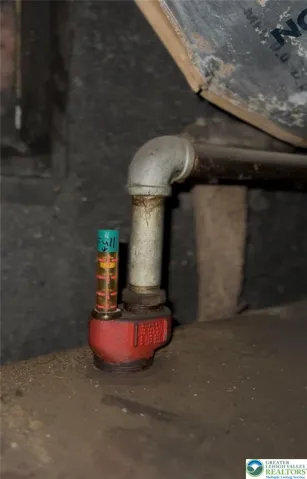 The oil tank is 3/4 full