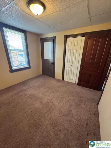 Bedroom with walk in closet/ office/ ect