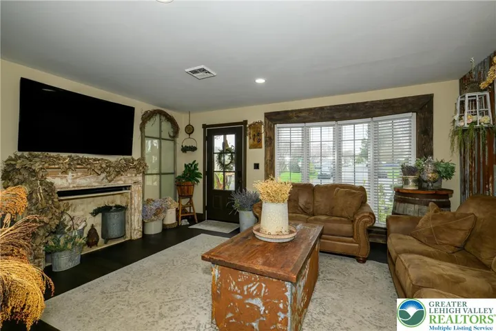 Beautiful family room with bay window