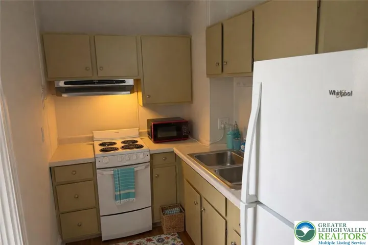 Unit 424 Kitchen