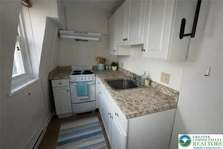 Unit 5 (1 Bedroom) Complete reno 2023. Kitchen