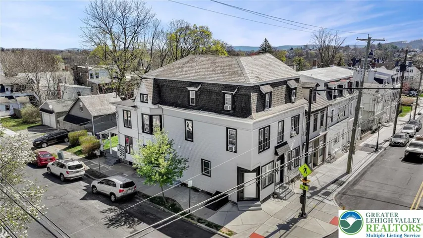 College Hill location can't be beat!