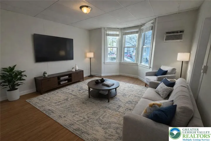 Unit 424 (1 Bedroom) Living Room