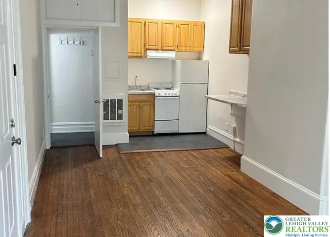 Unit 1 (Studio) Complete reno 2023. Great hardwood floors.