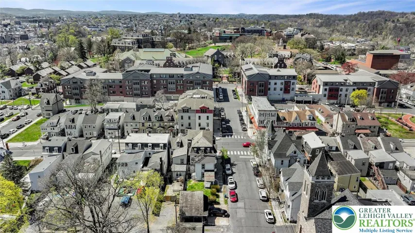 Beautiful College Hill/Lafayette College neigborhood