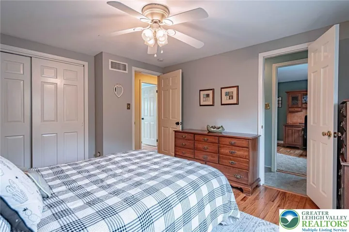 BR3 w/access to Jack n Jill bath