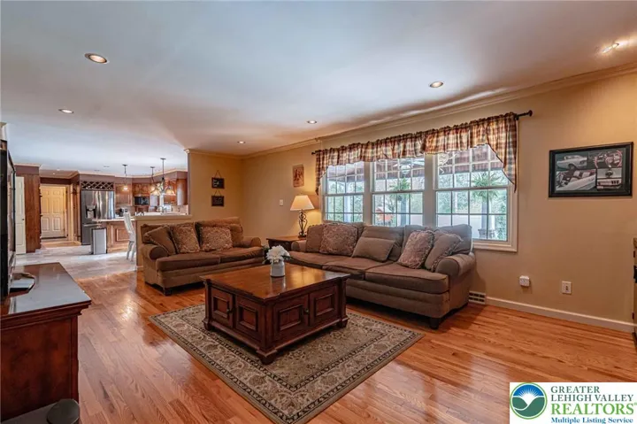Family Room w/gas FP