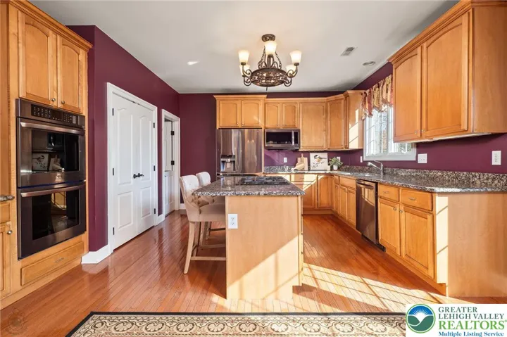Double Oven, Pantry