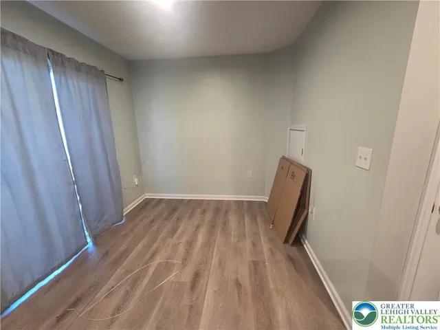 Dining Area - Sliders Lead to
