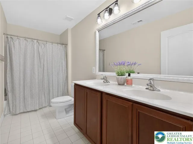 Upstairs Full Bath #3