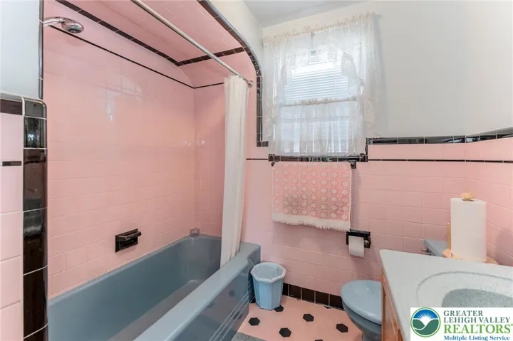 Full Bathroom #1