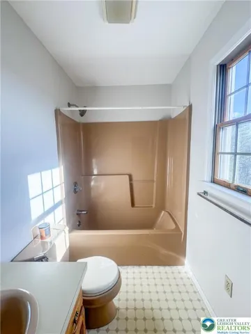 Main Bathroom 2nd Fl