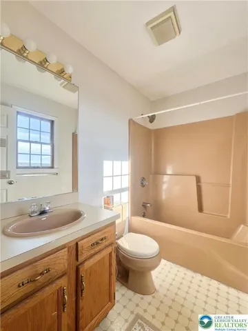 Main Bathroom 2nd Fl