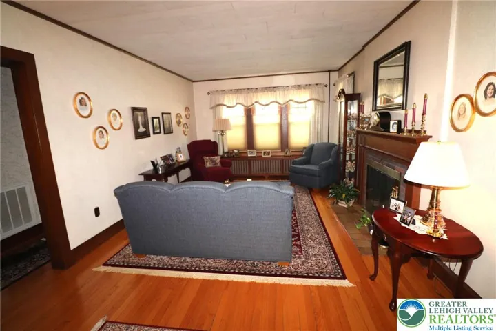 Living Room with fireplace