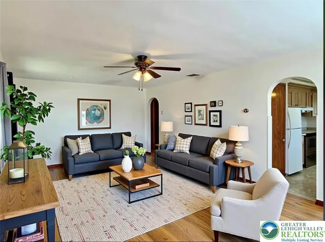 Living Rm Virtually Staged