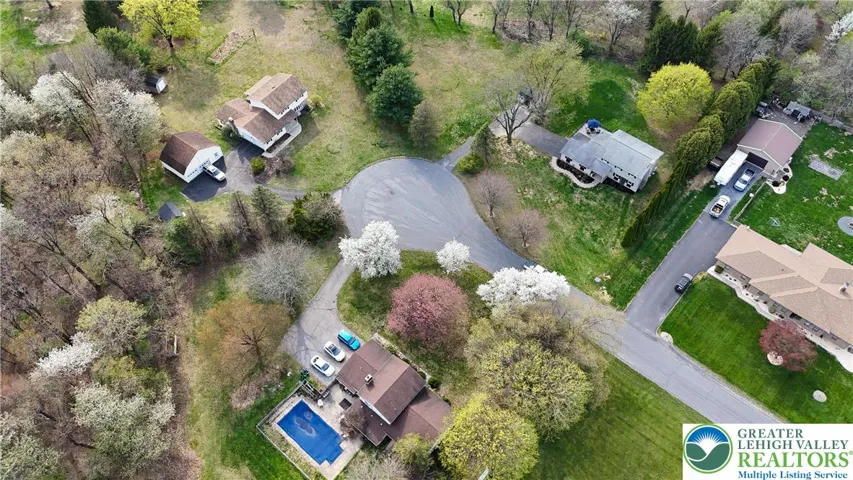 Quiet cul-de-sac for privacy