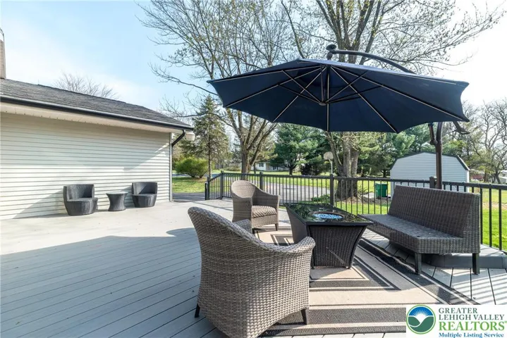Large private deck for entertaining