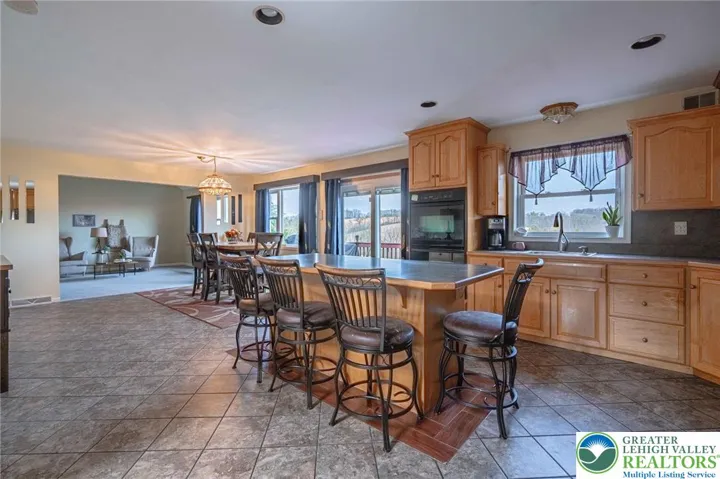 Kitchen/Dining into family room