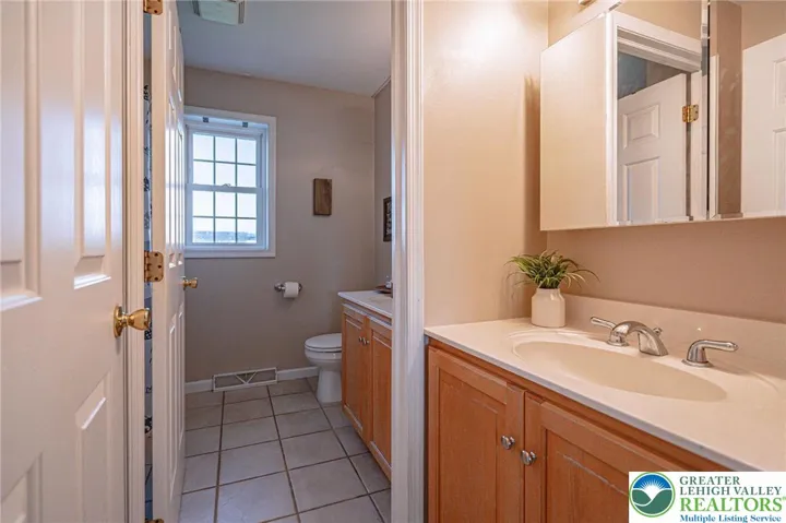 Hall bath with tub/shower