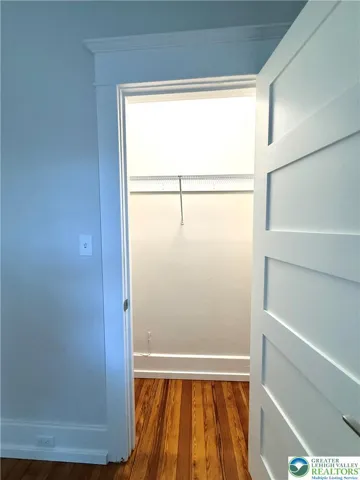 Bedroome 2 Closet