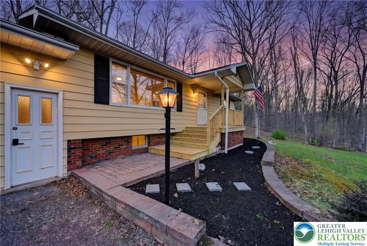 140 Hutson Hill Dusk 5