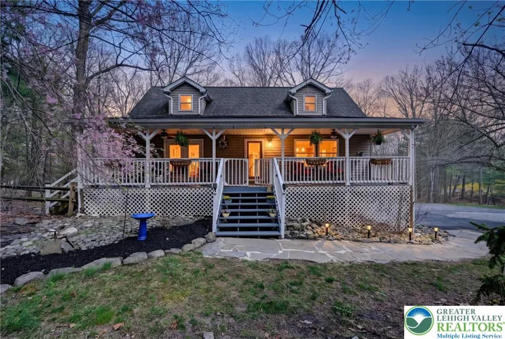 252 Majestic Dr - Pocono Cape Cod Home!