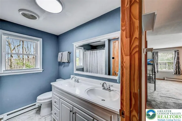 2nd Floor Full Bathroom