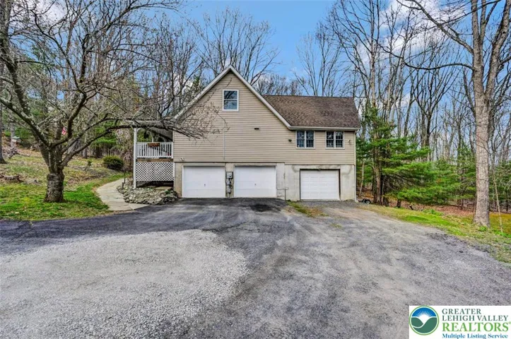 Built-In 3 Car Garage