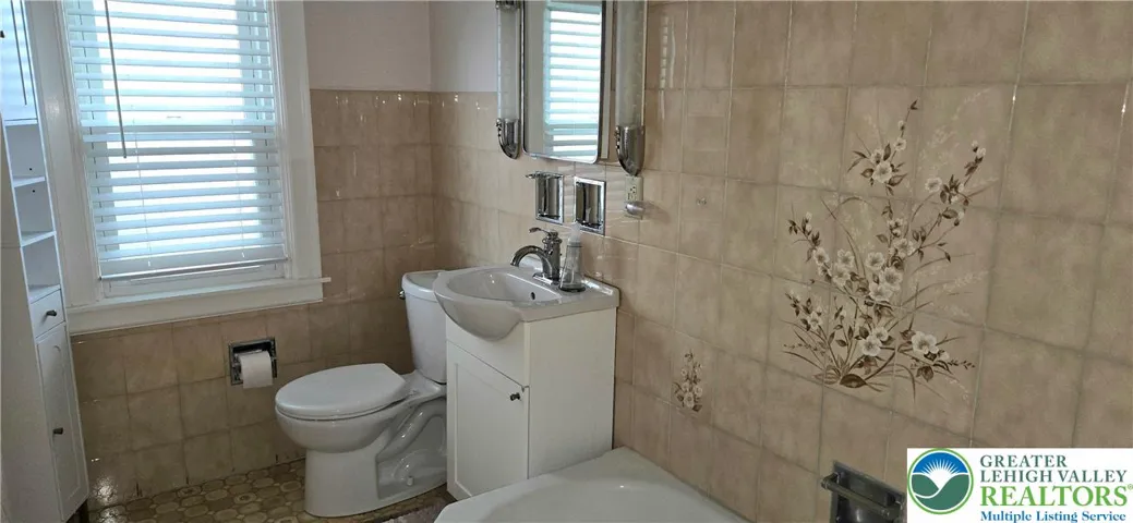 2nd Floor Bathroom