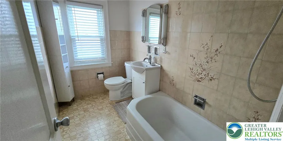 2nd Floor Bathroom