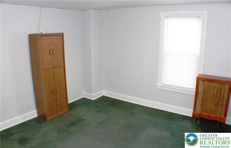 Furniture can stay, wordrobe and cabinet