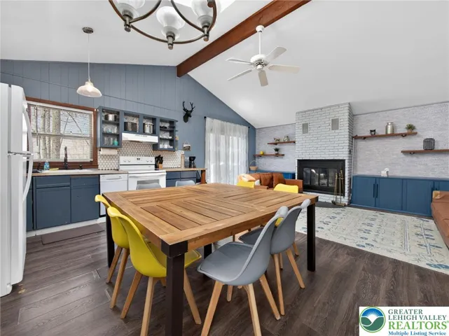 Kitchen/dining room area