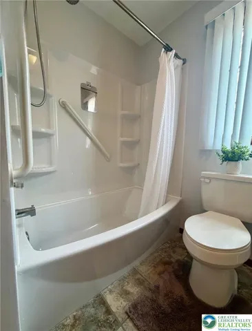 Curved bathtub w/shower