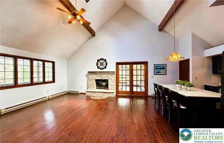 Large, open concept living room/kitchen