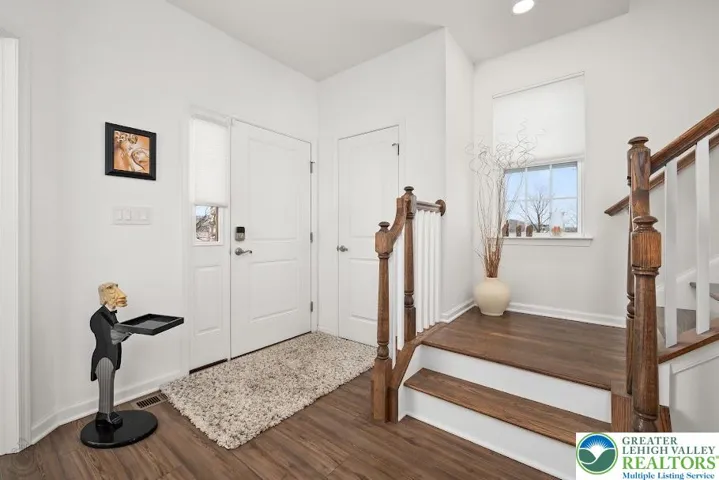 Turned staircase w/ hardwood risers,