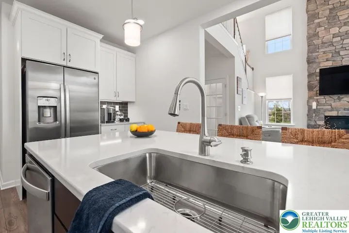 Over-sized stainless sink in Center Island.