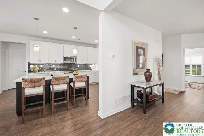 Over-sized Island w/ Bar Stool overhang.