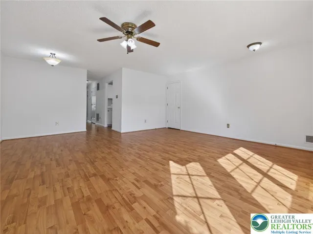 Living/Dining Area