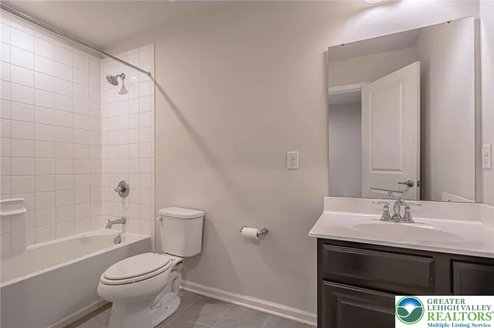 2nd Flr Hall Full Bath
