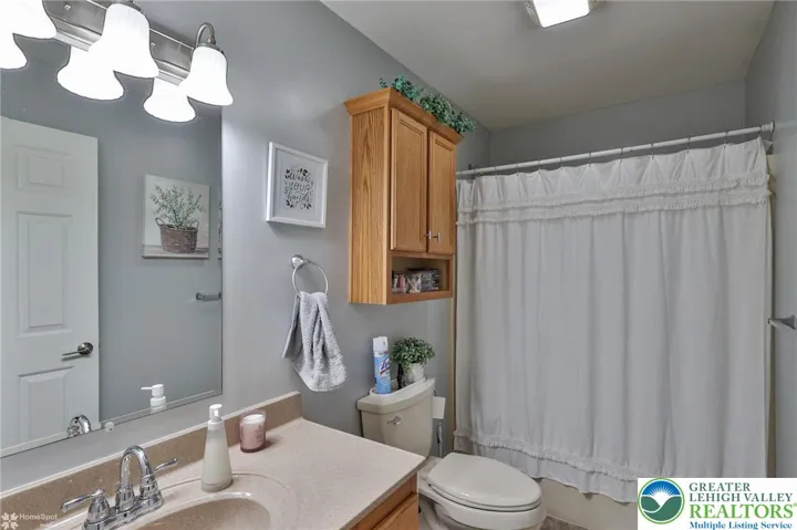 2nd bathroom