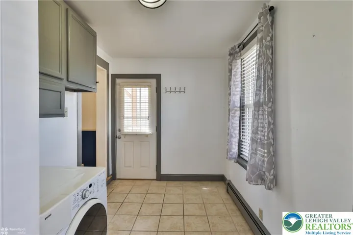 1st floor laundry/mudroom