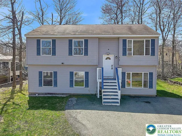 4 Bedroom, 2 Bathroom, 2034 sqft