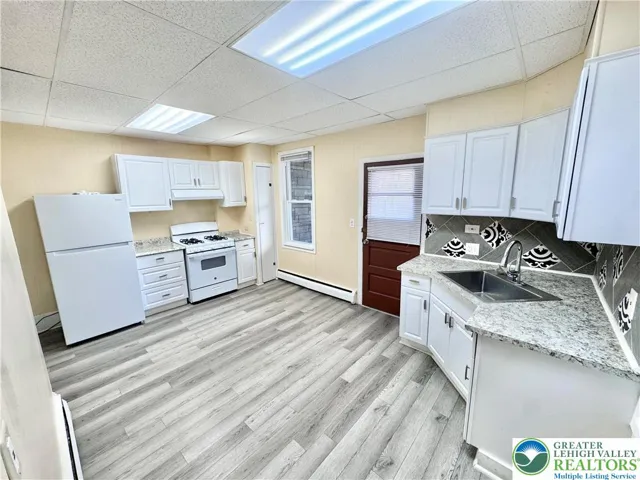 715 Kitchen