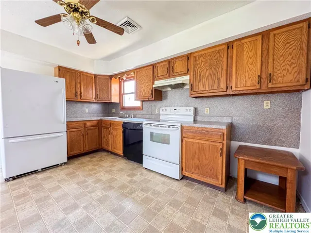 Kitchen 2 (Rear Side)