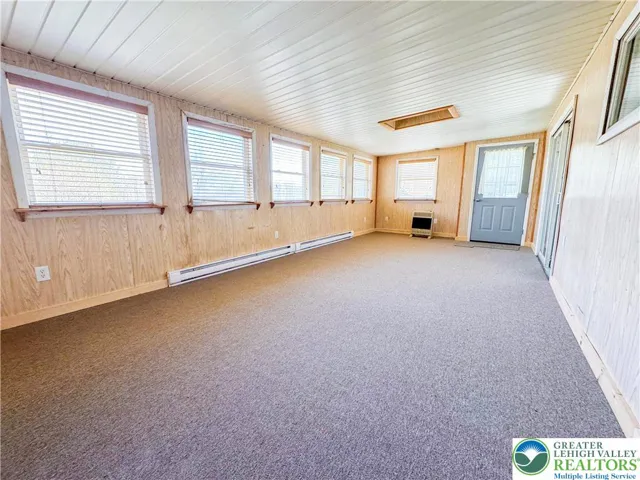 Sunroom propane free-standing stove