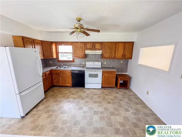Kitchen 2 (Rear Side)