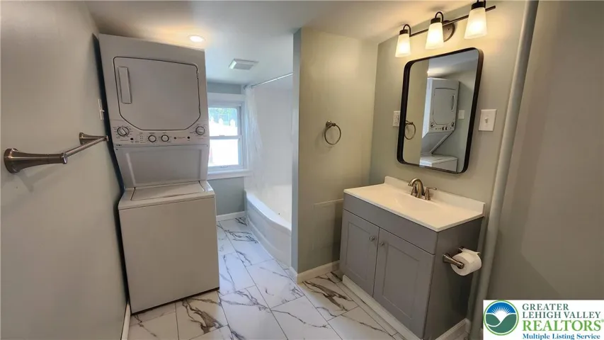 Full Bath - 1st Floor