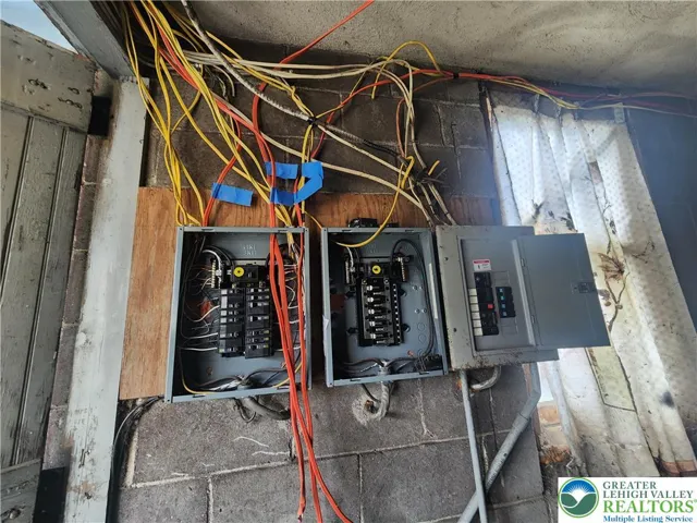 garage under 4410 & 4412