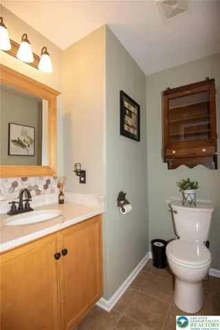 1st level powder room